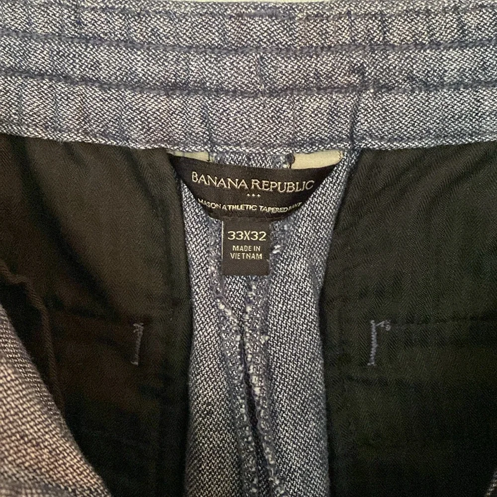 Banana Republic Mason Athletic tapered pants. Linen and cotton blend.